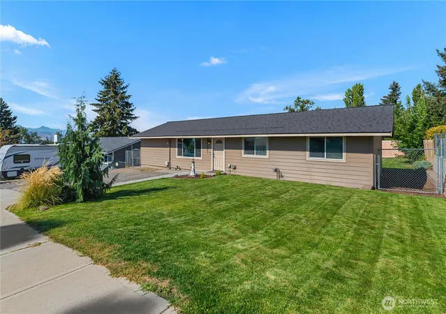 Photo 1 of Single family home for sale at 27 31st Street Ne, East Wenatchee, WA 98802 | MLS# NWM2587075 | Listing updated on 2026-09-26