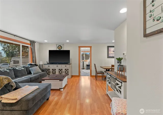 Photo 4 of Single family home for sale at 27 31st Street NE, East Wenatchee, WA 98802 | MLS# NWM2587075 | Listing updated on 2026-09-26