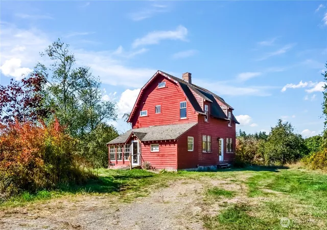 Photo 4 of Single family home for sale at 2600 Ctr Valley Rd, Chimacum, WA 98325 | MLS# NWM2587077 | Listing updated on 2026-10-02