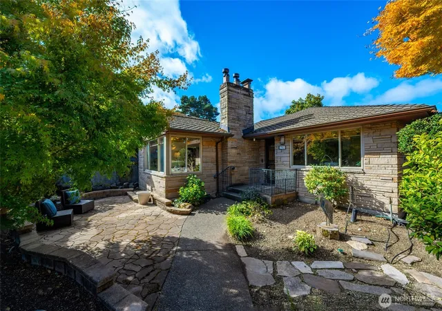 Photo 1 of Single family home for sale at 1961 31st Avenue W, Seattle, WA 98199 | MLS# NWM2587079 | Listing updated on 2026-10-01