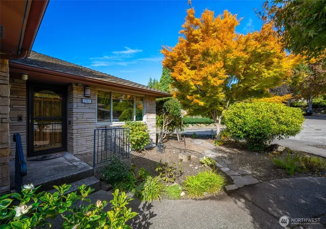 Photo 2 of Single family home for sale at 1961 31st Avenue W, Seattle, WA 98199 | MLS# NWM2587079 | Listing updated on 2026-10-01
