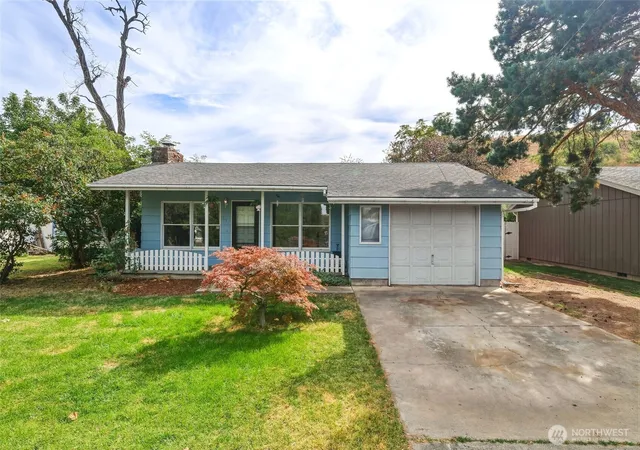 Single family home for sale at 531 NW 4th Avenue, Milton Freewater, OR 97862 | MLS# NWM2587089