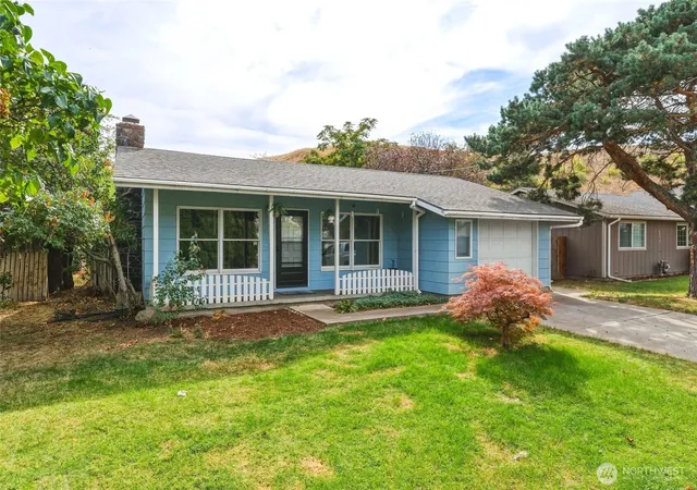 Photo 2 of Single family home for sale at 531 Nw 4th Avenue, Milton Freewater, OR 97862 | MLS# NWM2587089 | Listing updated on 2026-09-28