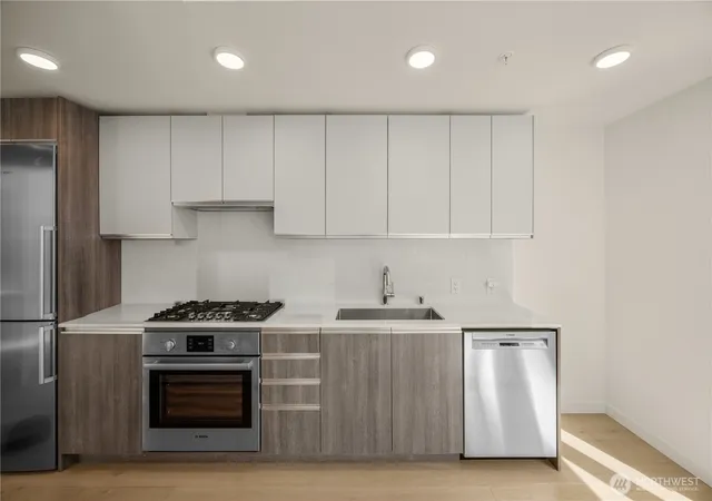 Photo 4 of Condo for sale at 800 Columbia St #808, Seattle, WA 98104 | MLS# NWM2587097 | Listing updated on 2026-09-28