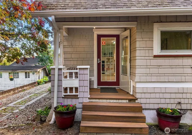 Photo 2 of Single family home for sale at 617 5th Avenue, Aberdeen, WA 98520 | MLS# NWM2587102 | Listing updated on 2026-09-25