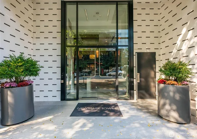 Photo 2 of Sale Pending at 1415 2nd Avenue #2106, Seattle, WA 98101 | MLS# NWM2587113 | Listing updated on 2026-10-11