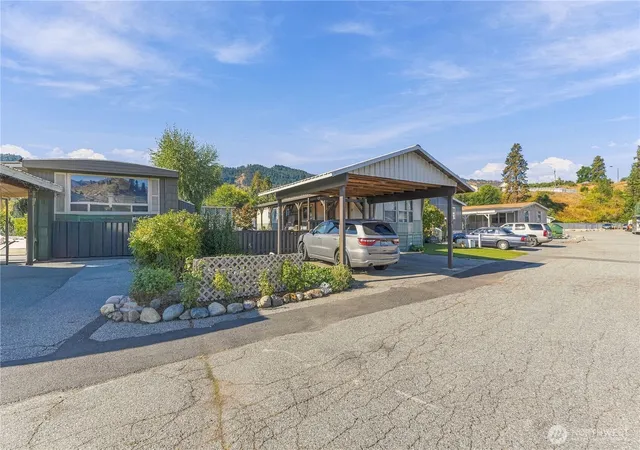 Photo 2 of Manufactured home for sale at 7900 Stine Hl Rd #24, Cashmere, WA 98815 | MLS# NWM2587126 | Listing updated on 2026-09-24