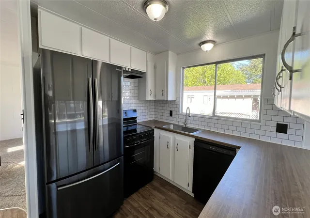 Photo 4 of Manufactured home for sale at 3715 152nd Street NE #32, Marysville, WA 98271 | MLS# NWM2587134 | Listing updated on 2026-09-28