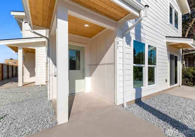 Photo 3 of Multi family home for sale at 2511 Peabody St, Bellingham, WA 98225 | MLS# NWM2587152 | Listing updated on 2026-09-28