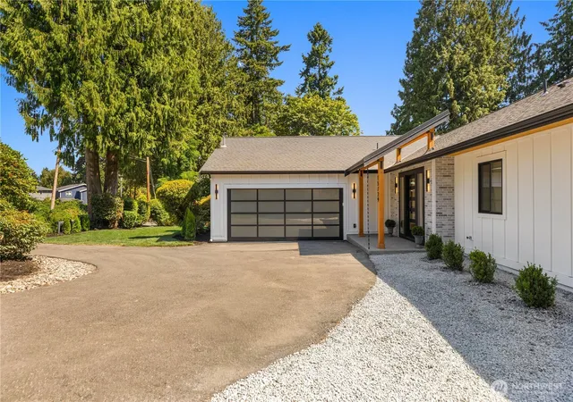 Photo 4 of Single family home for sale at 15729 Larch Way, Lynnwood, WA 98087 | MLS# NWM2587171 | Listing updated on 2026-10-01