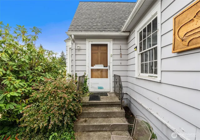 Photo 2 of Multi family home for sale at 1327 Park Ave, Bremerton, WA 98337 | MLS# NWM2587191 | Listing updated on 2026-10-01