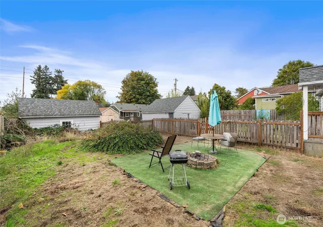 Photo 3 of Multi family home for sale at 1327 Park Ave, Bremerton, WA 98337 | MLS# NWM2587191 | Listing updated on 2026-10-01