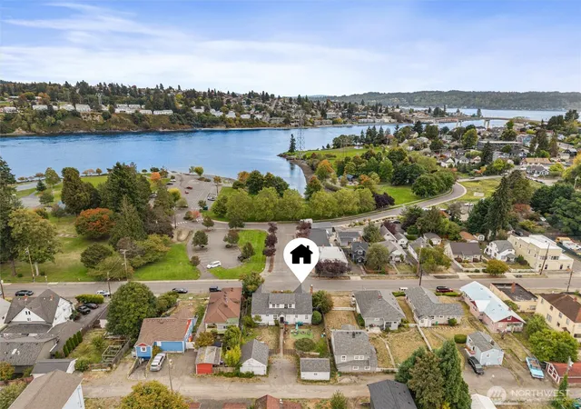 Photo 3 of House for sale at 1327 Park Ave, Bremerton, WA 98337 | MLS# NWM2587191 | Listing updated on 2026-10-01