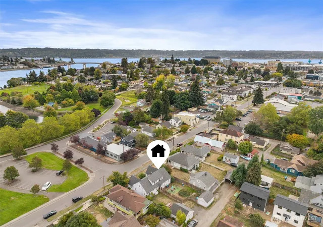 Photo 4 of House for sale at 1327 Park Ave, Bremerton, WA 98337 | MLS# NWM2587191 | Listing updated on 2026-10-01