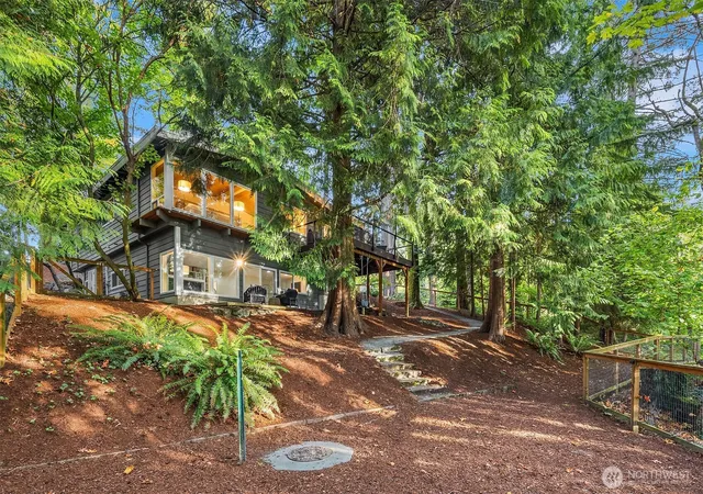 Photo 2 of Single family home for sale at 9 Mt Pilchuck Ave Nw, Issaquah, WA 98027 | MLS# NWM2587195 | Listing updated on 2026-10-02