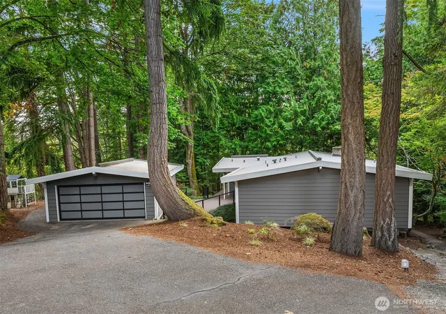 Photo 3 of Single family home for sale at 9 Mt Pilchuck Ave Nw, Issaquah, WA 98027 | MLS# NWM2587195 | Listing updated on 2026-10-02