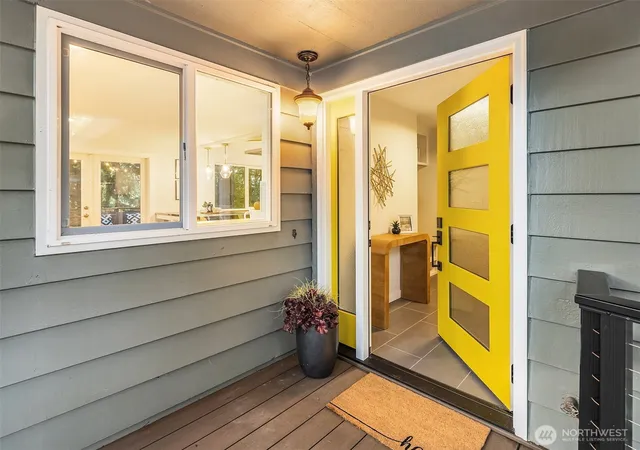 Photo 4 of Single family home for sale at 9 Mt Pilchuck Ave NW, Issaquah, WA 98027 | MLS# NWM2587195 | Listing updated on 2026-10-02