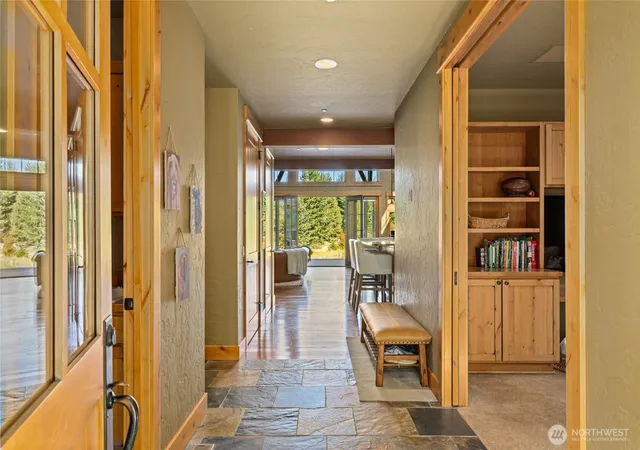 Photo 4 of Single family home for sale at 70 Saddle Ridge Loop, Cle Elum, WA 98922 | MLS# NWM2587202 | Listing updated on 2026-09-28
