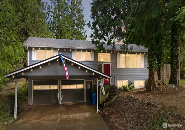Photo 1 of Single family home for sale at 134 E Cyn View Dr, Longview, WA 98632 | MLS# NWM2587210 | Listing updated on 2026-09-29