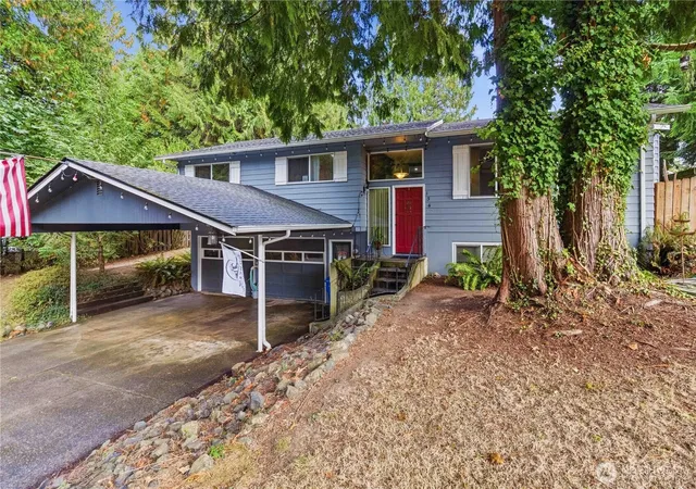 Photo 3 of Single family home for sale at 134 E Cyn View Dr, Longview, WA 98632 | MLS# NWM2587210 | Listing updated on 2026-09-29