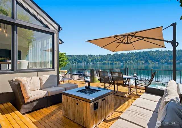 Photo 4 of Single family home for sale at 2002 W Lake Sammamish Pkwy NE, Redmond, WA 98052 | MLS# NWM2587216 | Listing updated on 2026-09-25