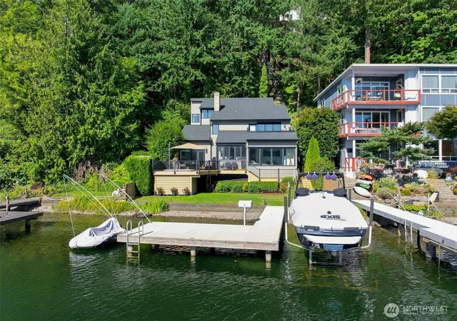 Photo 2 of Single family home for sale at 2002 W Lake Sammamish Pkwy Ne, Redmond, WA 98052 | MLS# NWM2587216 | Listing updated on 2026-09-25