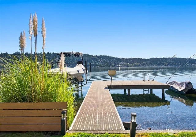 Photo 3 of Single family home for sale at 2002 W Lake Sammamish Pkwy Ne, Redmond, WA 98052 | MLS# NWM2587216 | Listing updated on 2026-09-25