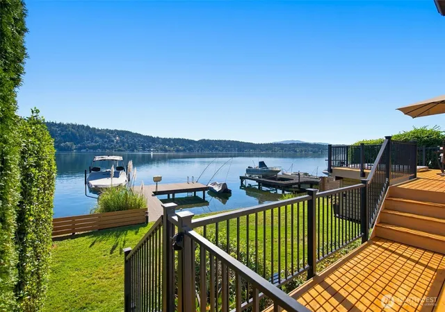Photo 3 of Single family home for sale at 2002 W Lake Sammamish Pkwy NE, Redmond, WA 98052 | MLS# NWM2587216 | Listing updated on 2026-09-25