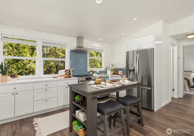 Photo 4 of Condo for sale at 1574 NE Park View Dr #5, Bainbridge Island, WA 98110 | MLS# NWM2587219 | Listing updated on 2026-09-29