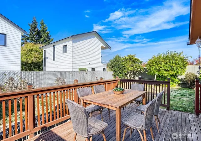 Photo 3 of Single family home for sale at 910 Ne 113th Street, Seattle, WA 98125 | MLS# NWM2587225 | Listing updated on 2026-09-30