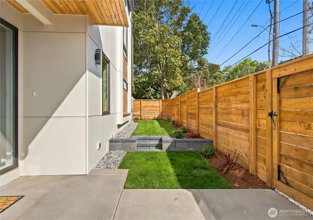 Photo 4 of Single family home for sale at 542 N 104th Street, Seattle, WA 98133 | MLS# NWM2587226 | Listing updated on 2026-09-26