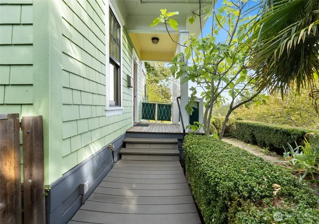 Photo 3 of Single family home for sale at 2524 E Ward St, Seattle, WA 98112 | MLS# NWM2587230 | Listing updated on 2026-10-01