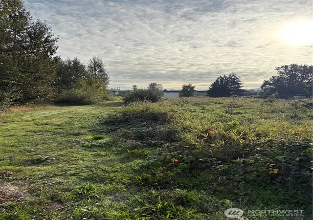 Photo 3 of Land for sale at 316 3rd Avenue N, Algona, WA 98001 | MLS# NWM2587239 | Listing updated on 2026-10-13