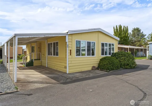 Photo 3 of Manufactured home for sale at 1304 Tollgate Ln, Walla Walla, WA 99362 | MLS# NWM2587242 | Listing updated on 2026-09-25