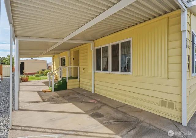 Photo 3 of Manufactured home for sale at 1304 Tollgate Ln, Walla Walla, WA 99362 | MLS# NWM2587242 | Listing updated on 2026-09-25