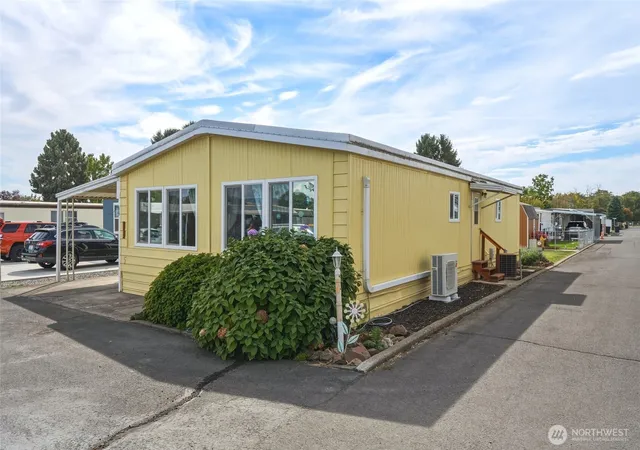 Photo 4 of Manufactured home for sale at 1304 Tollgate Ln, Walla Walla, WA 99362 | MLS# NWM2587242 | Listing updated on 2026-09-25