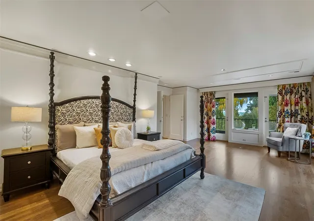 Photo 2 of Mansion for sale at 5600 Ne Windermere Rd, Seattle, WA 98105 | MLS# NWM2587253 | Listing updated on 2026-10-20