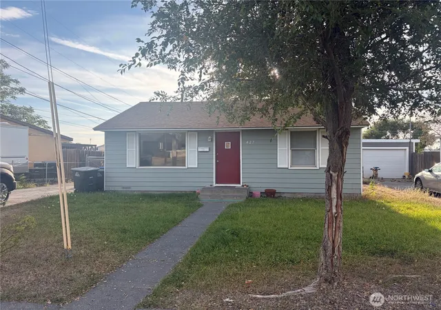 Photo 1 of Single family home for sale at 427 N Mattson Dr, Moses Lake, WA 98837 | MLS# NWM2587255 | Listing updated on 2026-09-26