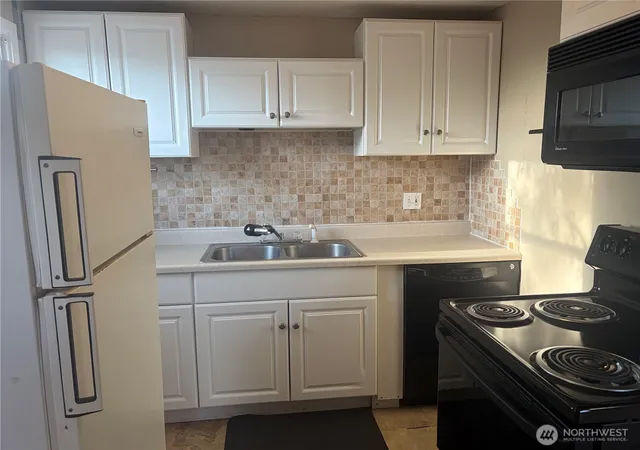 Photo 3 of Single family home for sale at 427 N Mattson Dr, Moses Lake, WA 98837 | MLS# NWM2587255 | Listing updated on 2026-09-26