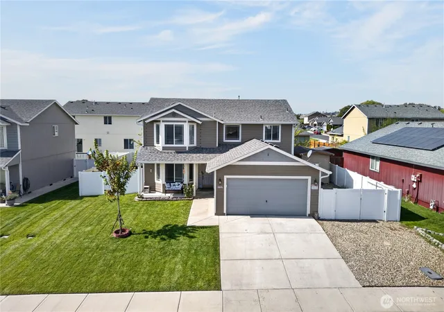 Photo 2 of Single family home for sale at 1605 S 14th Street, Sunnyside, WA 98944 | MLS# NWM2587257 | Listing updated on 2026-10-17