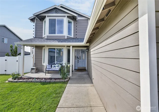 Photo 3 of Single family home for sale at 1605 S 14th Street, Sunnyside, WA 98944 | MLS# NWM2587257 | Listing updated on 2026-10-17