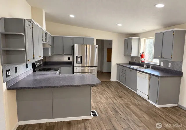 Photo 4 of Sale Pending at 7522 157th Street E #53, Puyallup, WA 98375 | MLS# NWM2587260 | Listing updated on 2026-09-29