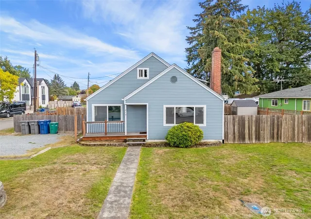 Photo 1 of Single family home for sale at 215 Milwaukee Blvd S, Pacific, WA 98047 | MLS# NWM2587266 | Listing updated on 2026-09-25