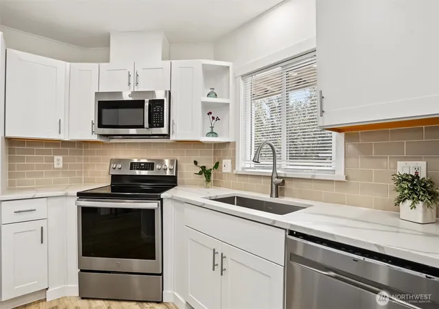 Photo 4 of Manufactured home for sale at 1121 244th Street SW #6, Bothell, WA 98021 | MLS# NWM2587270 | Listing updated on 2026-09-29