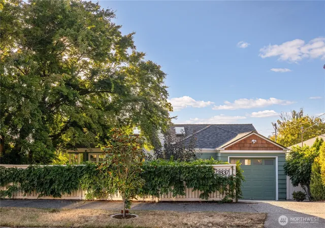 Photo 2 of Sale Pending at 2837 12th Avenue W, Seattle, WA 98119 | MLS# NWM2587272 | Listing updated on 2026-10-01