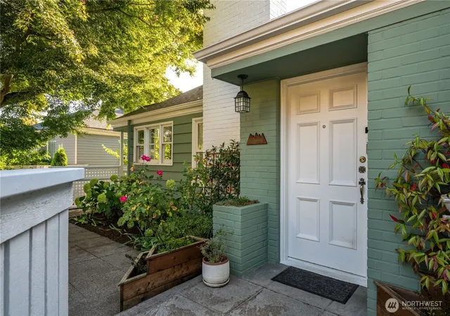 Photo 3 of Sale Pending at 2837 12th Avenue W, Seattle, WA 98119 | MLS# NWM2587272 | Listing updated on 2026-10-01