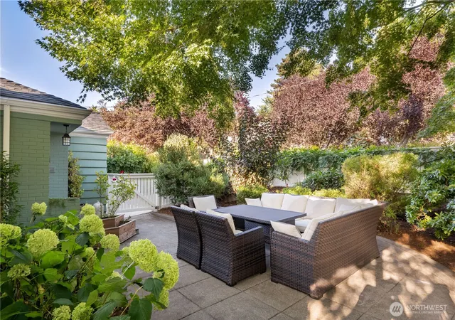 Photo 3 of Sale Pending at 2837 12th Avenue W, Seattle, WA 98119 | MLS# NWM2587272 | Listing updated on 2026-10-01
