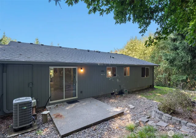 Photo 4 of Single family home for sale at 410 Vivian Rd, Kalama, WA 98625 | MLS# NWM2587273 | Listing updated on 2026-09-29