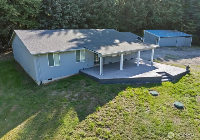 Photo 2 of Single family home for sale at 410 Vivian Rd, Kalama, WA 98625 | MLS# NWM2587273 | Listing updated on 2026-09-29