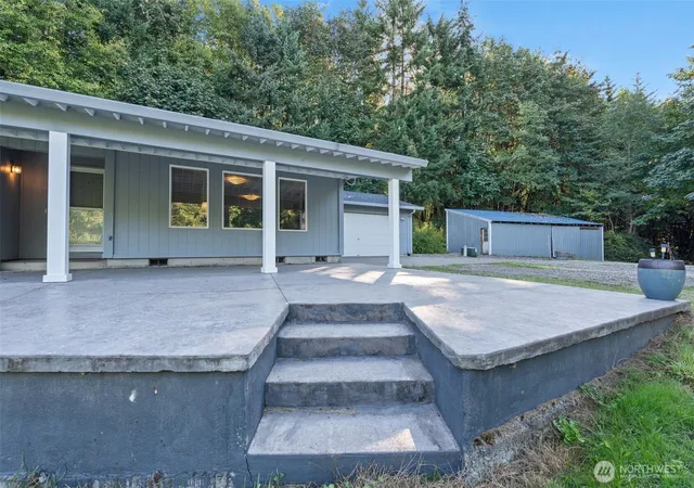 Photo 3 of Single family home for sale at 410 Vivian Rd, Kalama, WA 98625 | MLS# NWM2587273 | Listing updated on 2026-09-29